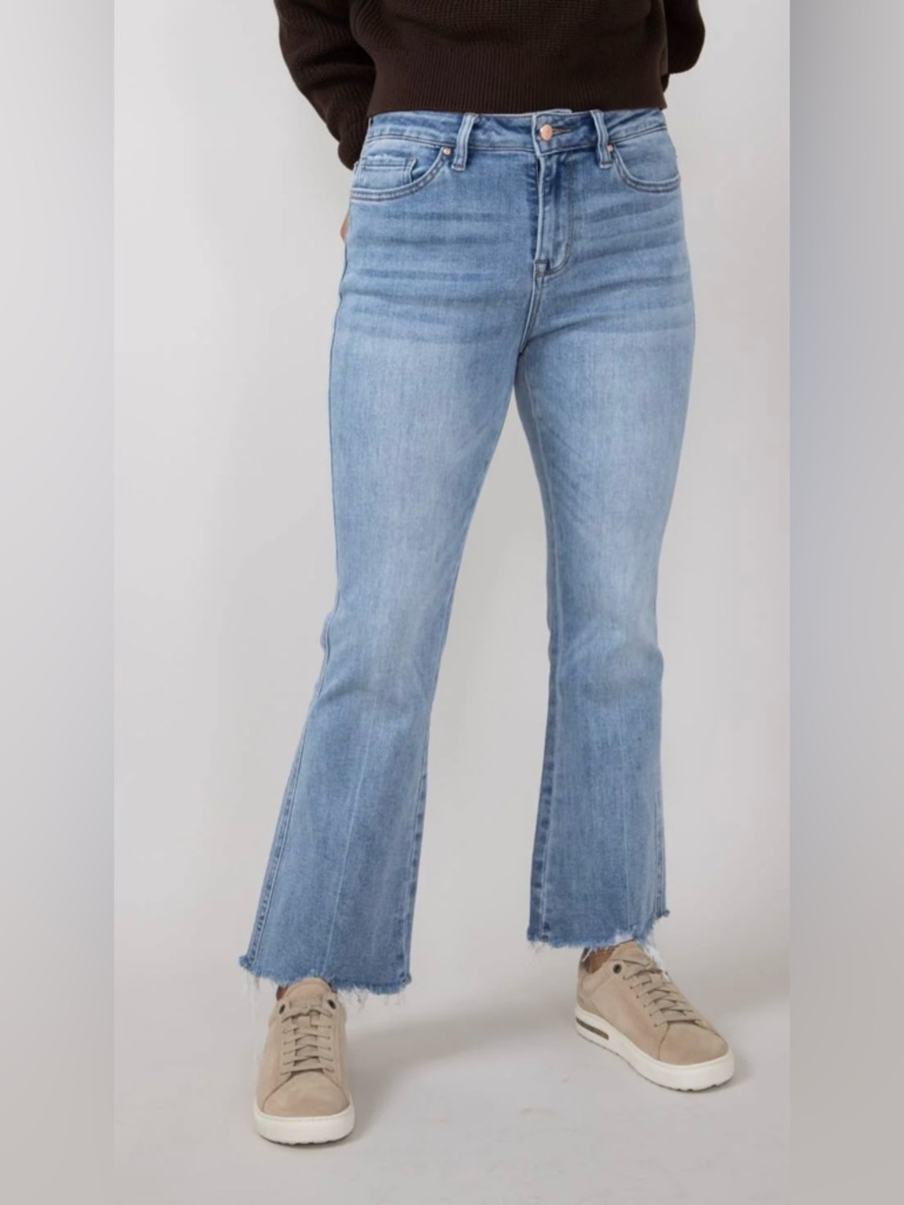 Mica Los Angeles Light Wash High Rise Shark Bite Crop Flare Jeans 22W NWT - Picture 4 of 5